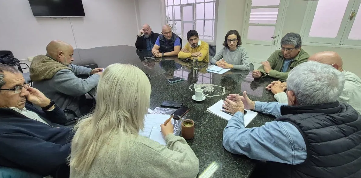Reunión entre consejo de adultos mayores y secretaria de salud