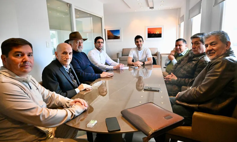 Reunión de Ignacio Torres con referentes del petróleo