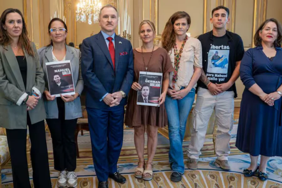 El embajador de Estados Unidos en Argentina, Peter Lamelas, se reunió con familiares de Nahuel Gallo y Germán Giuliani