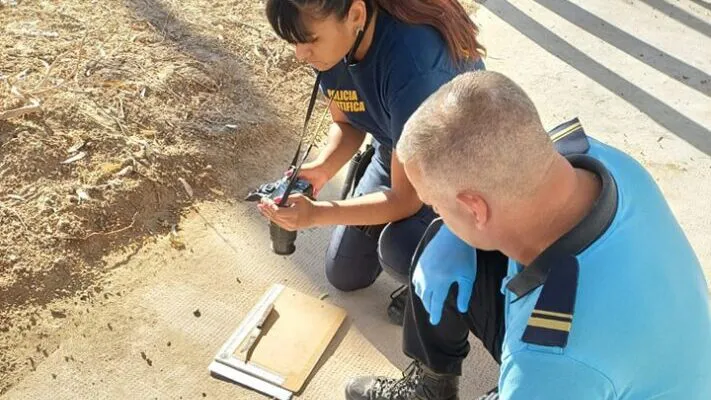Policía de Puerto Madryn realizando la investigación