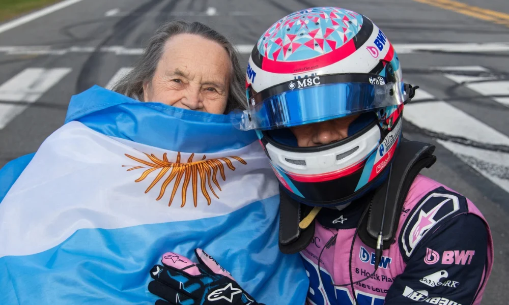 La aparición de su abuela en el evento fue el punto que cambió todo el clima de la jornada.