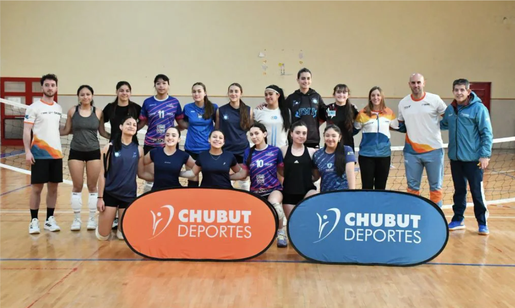 Selecciones U17 de vóley. Foto Chubut Deporte.