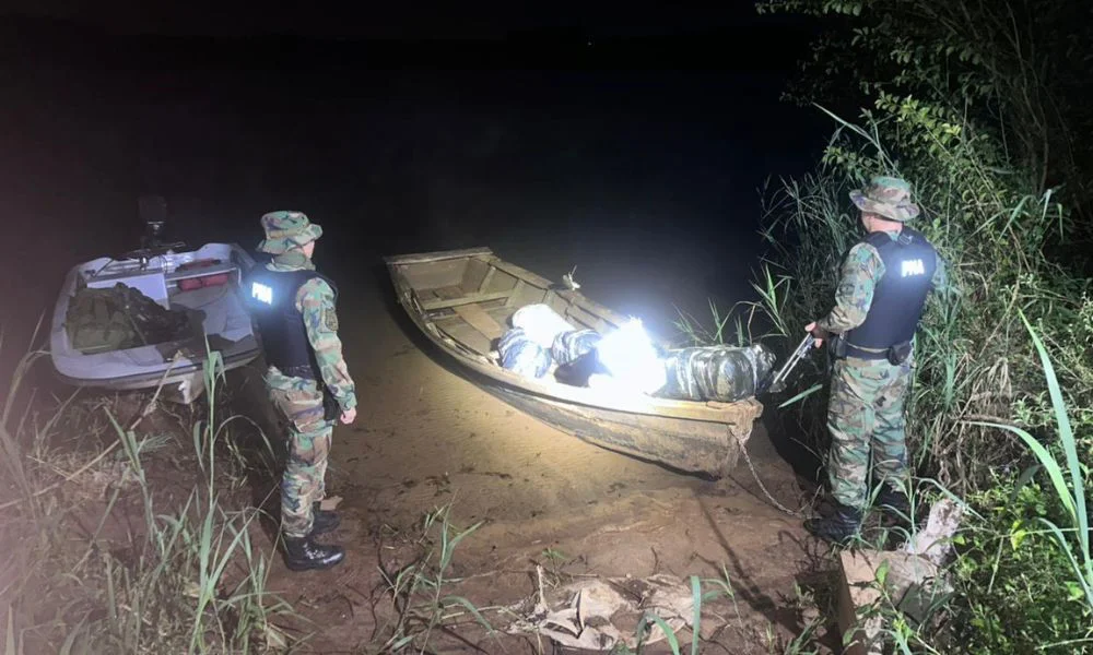 Hallan abandonados 90 kilos de droga en un bote