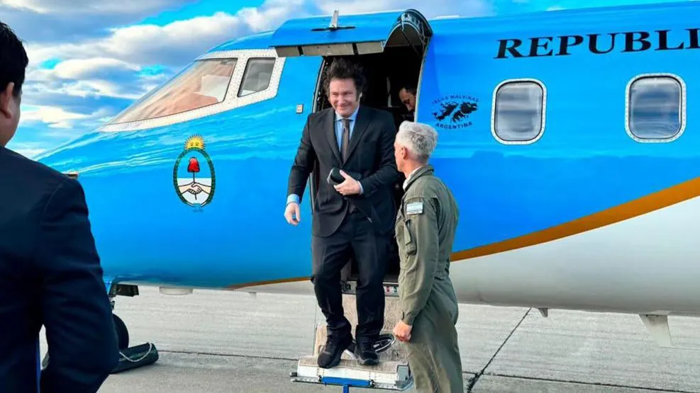 Presidente Milei utilizando aviones oficiales
