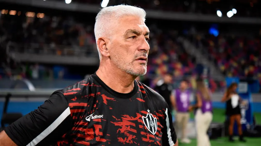 De Felippe DT de Central Córdoba en la Libertadores.