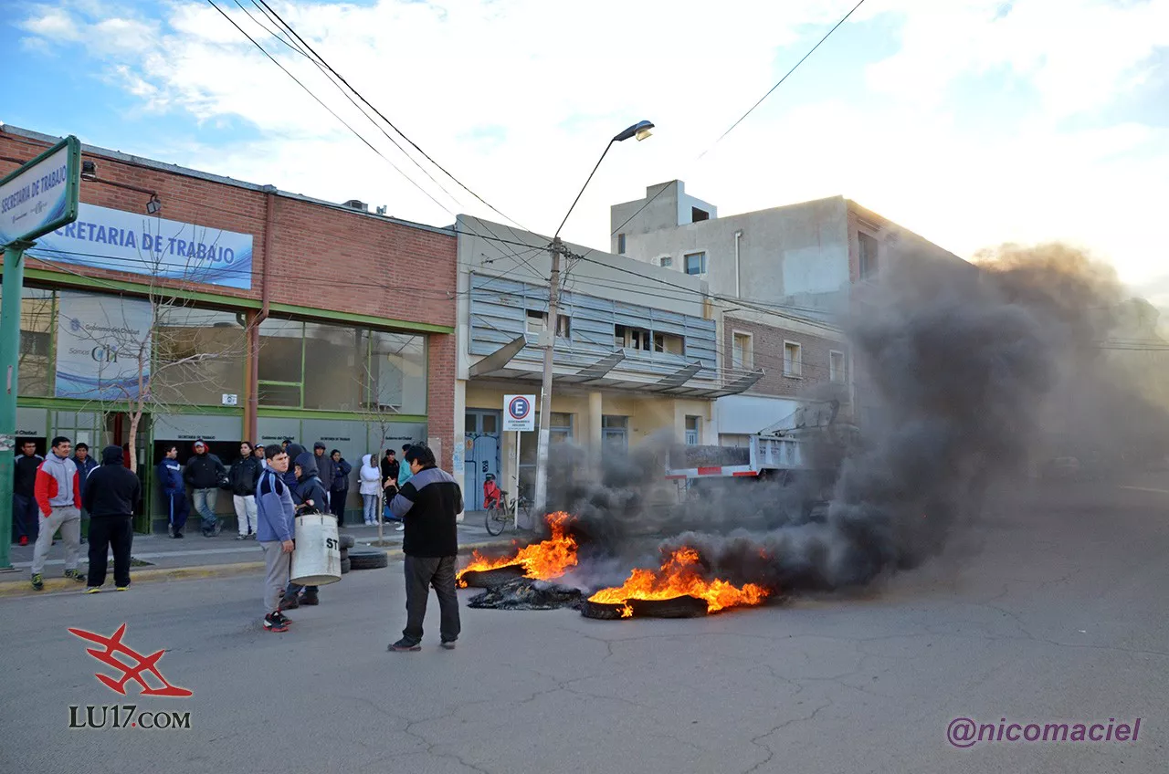 humo-protestas-stia-ucra-pesca-colectivos (2)