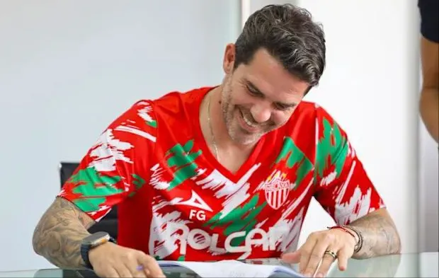 Fernando Gago fue presentado como nuevo DT de Necaxa