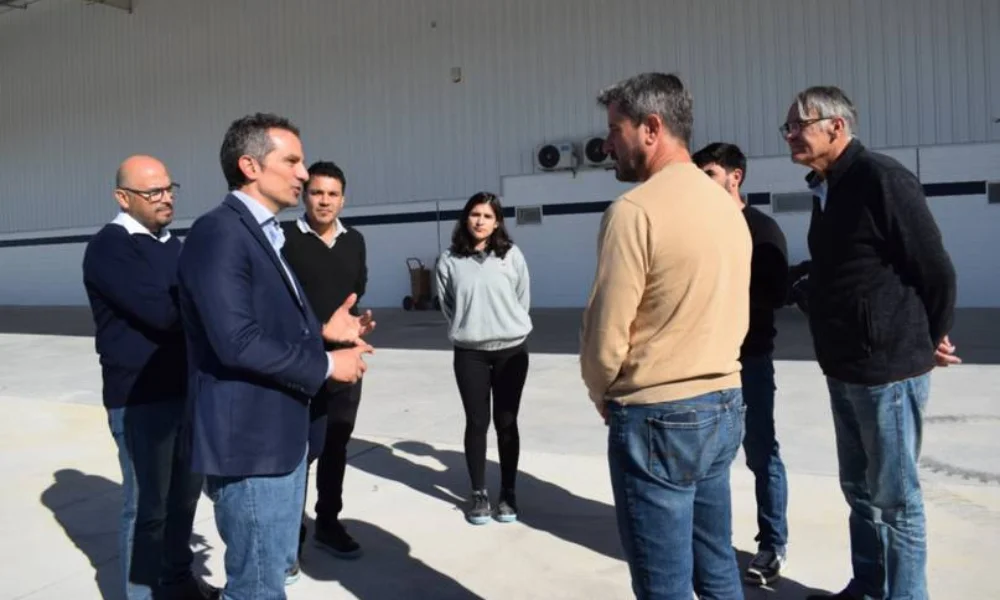 Merino con autoridades de Maxiconsumo