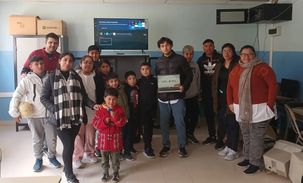 Instalan nuevas salas de tecnología educativa en Gastre y Blancuntre