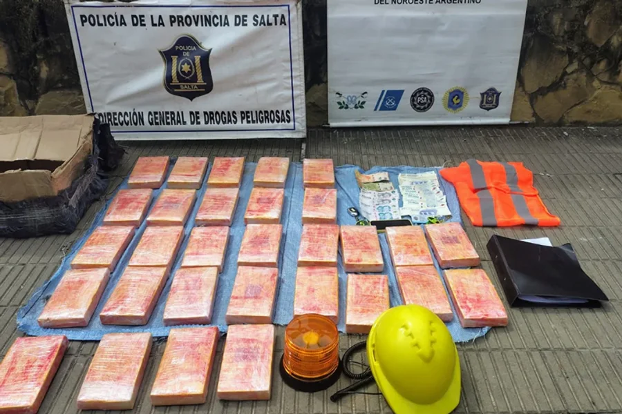 Chocaron, les incautaron 32 kilos de cocaína