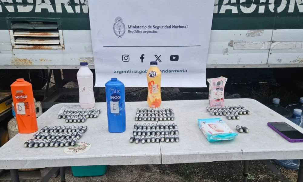 Una pasajera camufló dos kilos de cocaína en potes de yogur y tragó 37 cápsulas