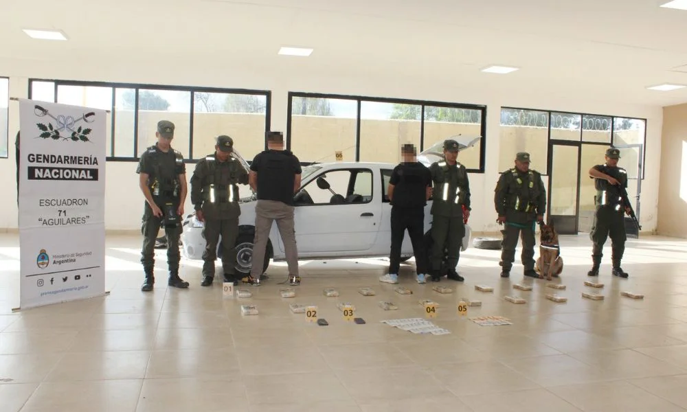 Hallan cocaína oculta en un auto durante un control