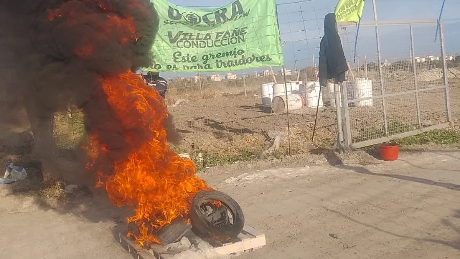 UOCRA protesta 204 viviendas tw