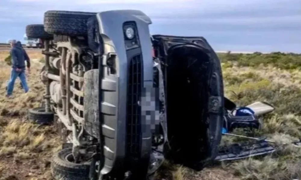 Camioneta volcada en Ruta 3