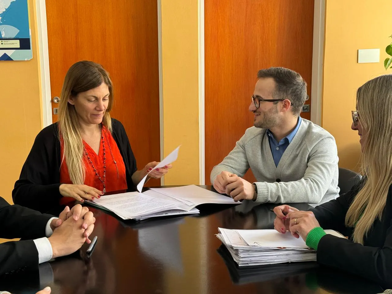 El Gobierno implementa el boleto gratuito para el personal del COSE