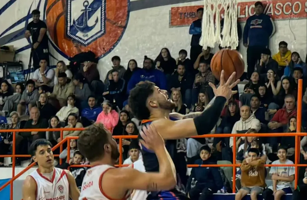 En un duelo parejo y vibrante, el Globo se impuso por 80-77