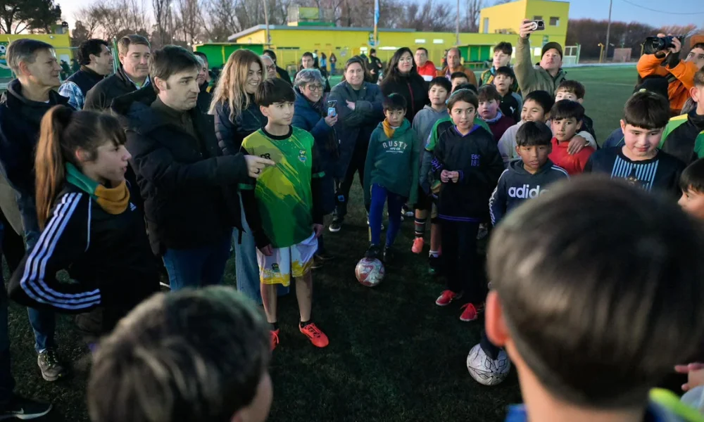 Visita del gobernador Torres a Defensores de la Ribera