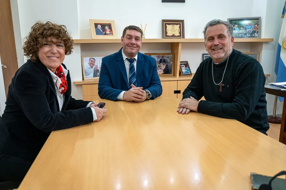 El intendente Biss con el obispo Roberto Álvarez