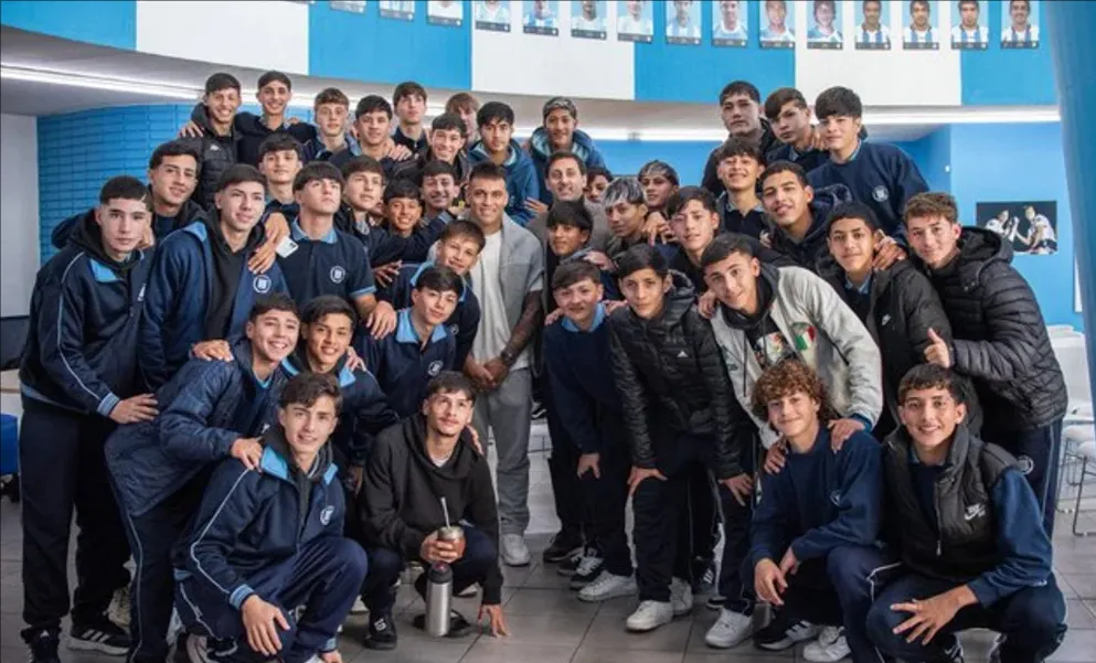 El delantero campeón del mundo regresó al lugar donde todo empezó