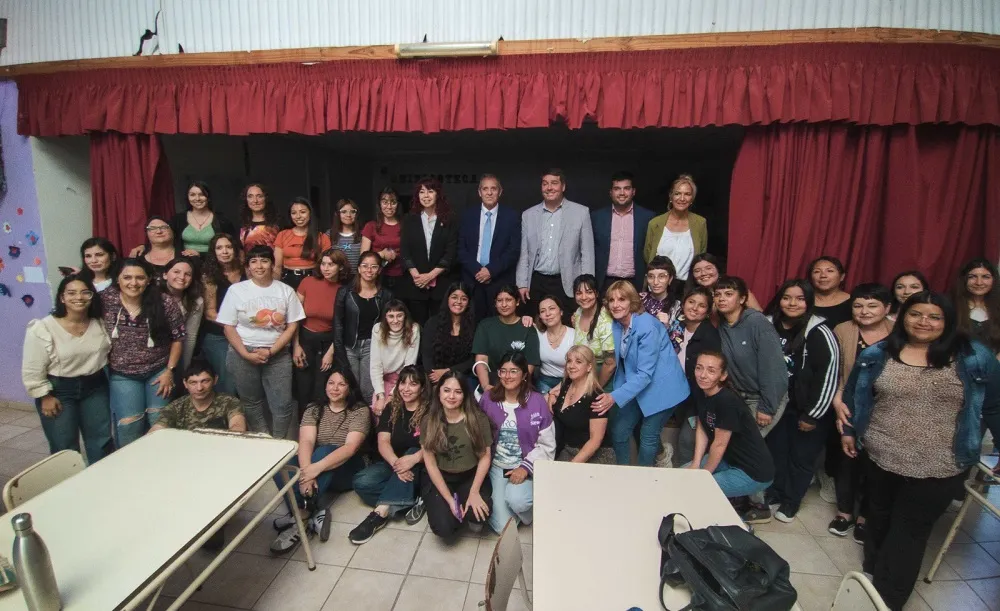 Biss y Punta se reunieron con estudiantes del IES N° 816 de Rawson (4)