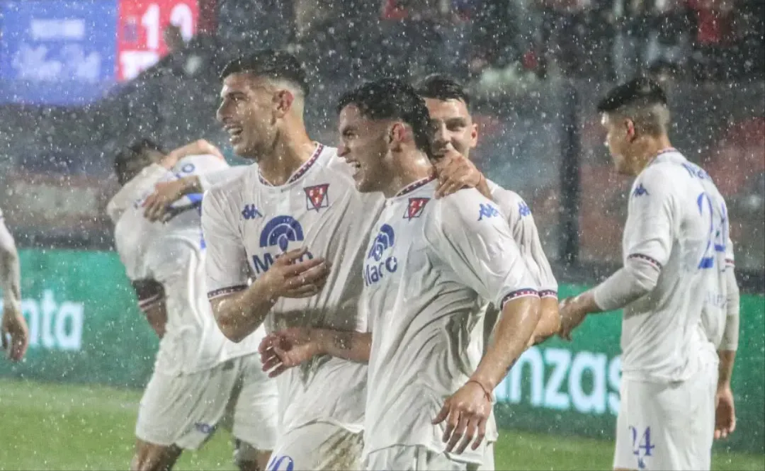Tigre vencía 2-0 a Aldosivi por la novena fecha. La lluvia no dio tregua