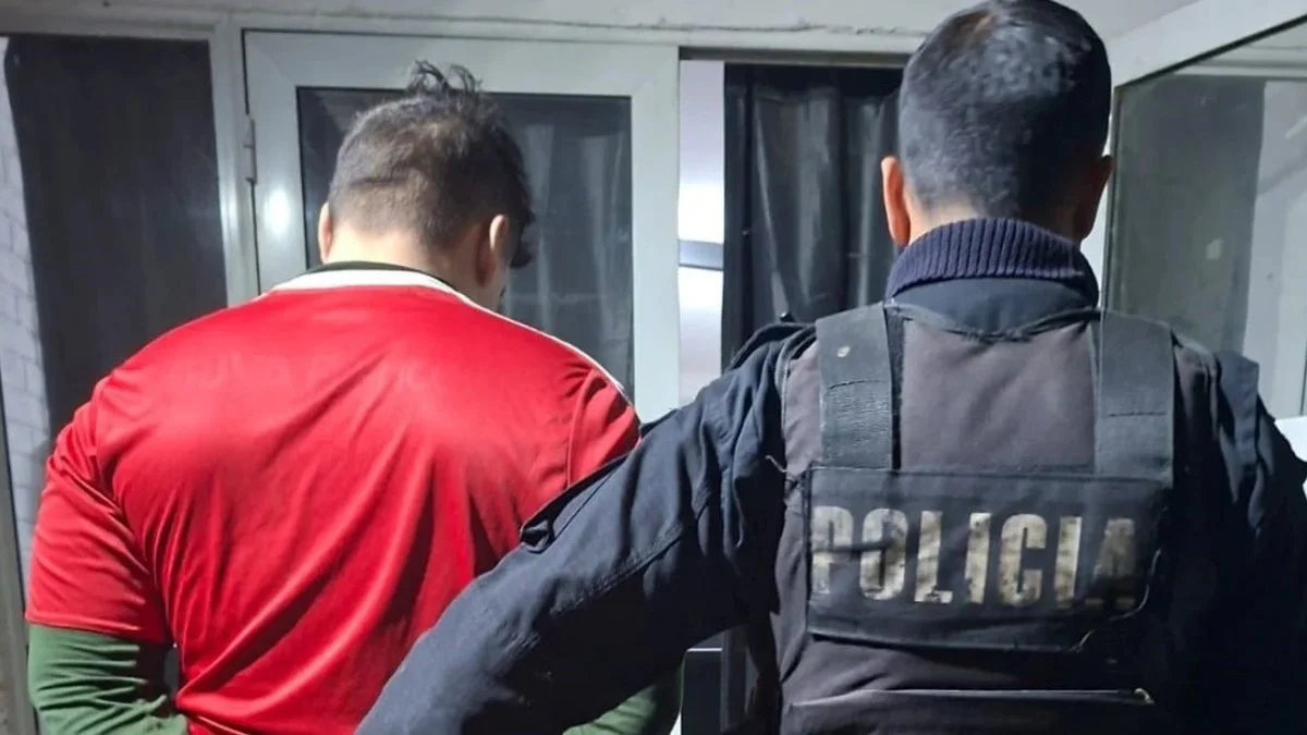 Policía detenido (El Litoral)