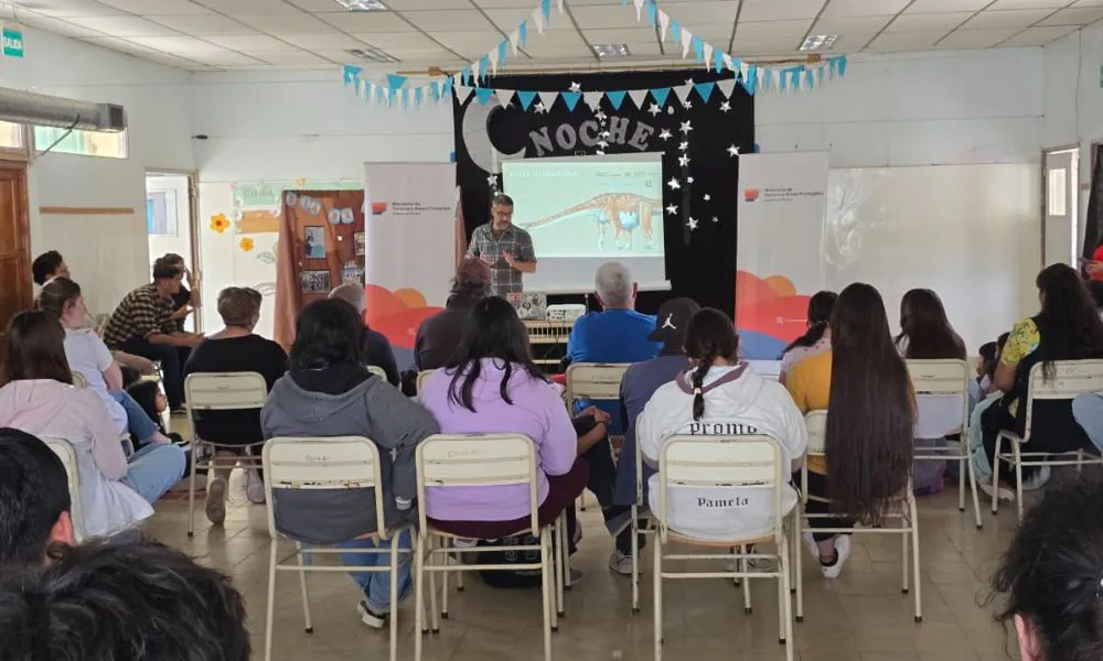 Charlas en Paso del Sapo y Gualjaina impulsan la difusión del Corredor Turístico Valle de Gondwana