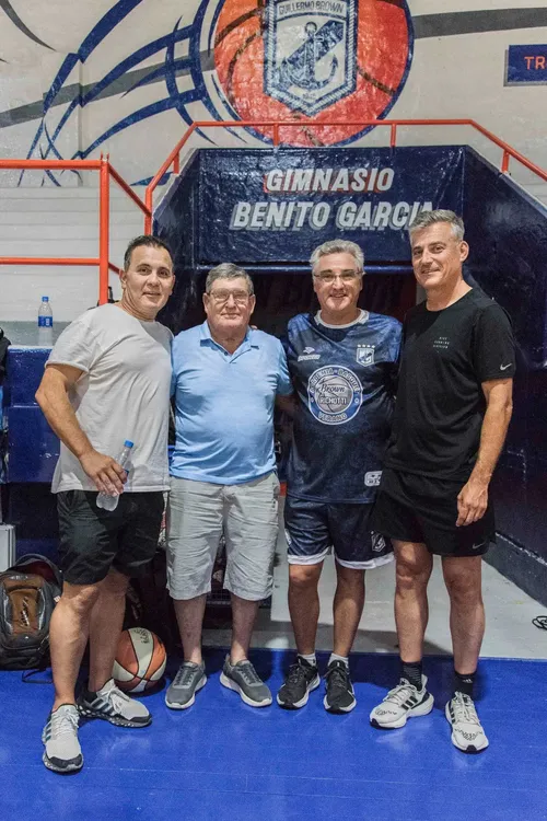 BROWN DISFRUTA DE JULIO LAMAS EN LA ACADEMIA DE VERANO