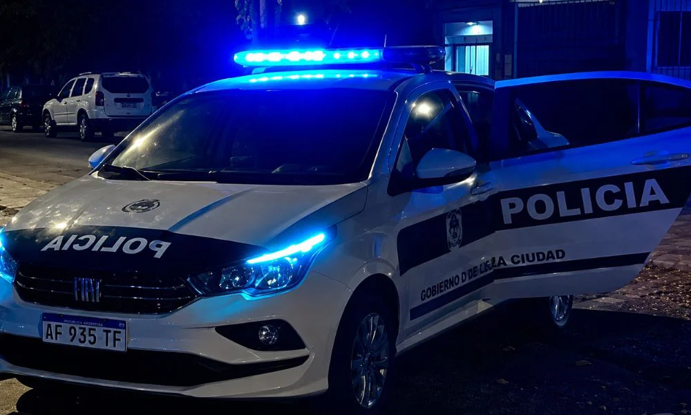 Patrullero de la Policía del Chubut. Imagen mejorada con IA