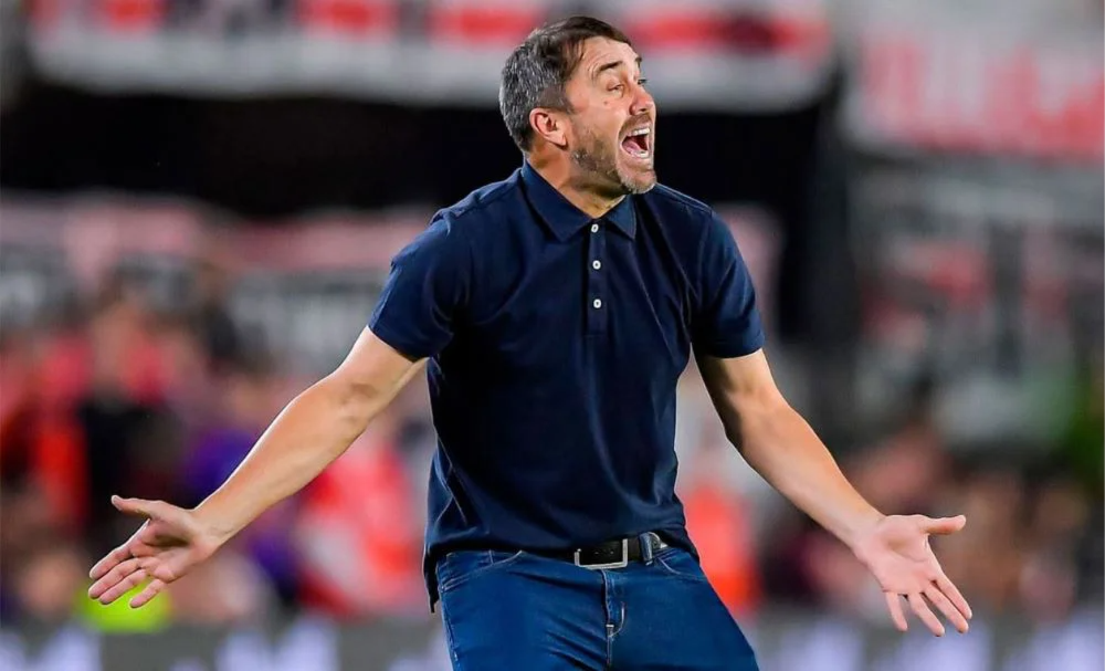 Eduardo Coudet habló con los futbolistas.
