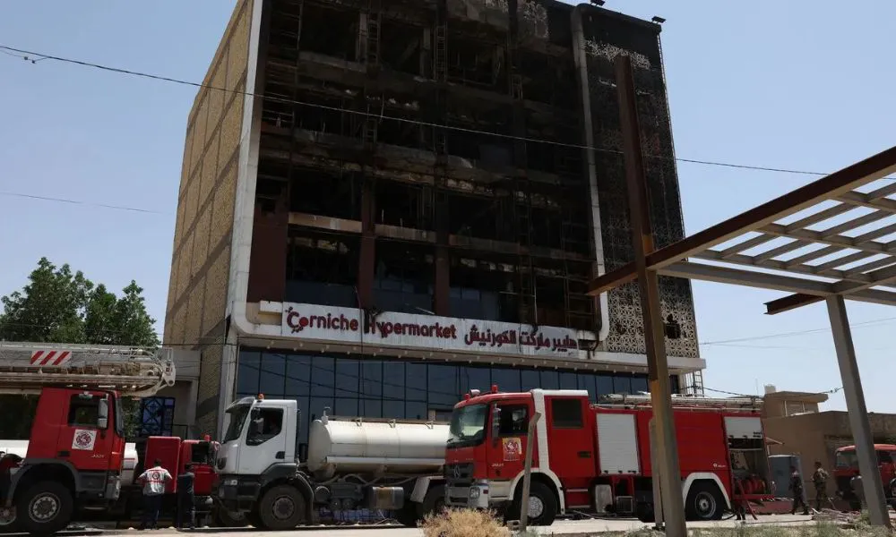 Se incendió un centro comercial en Irak y dejó más de 60 muertos (Foto: Ahmed Saad | REUTERS / La Voz de Galicia)