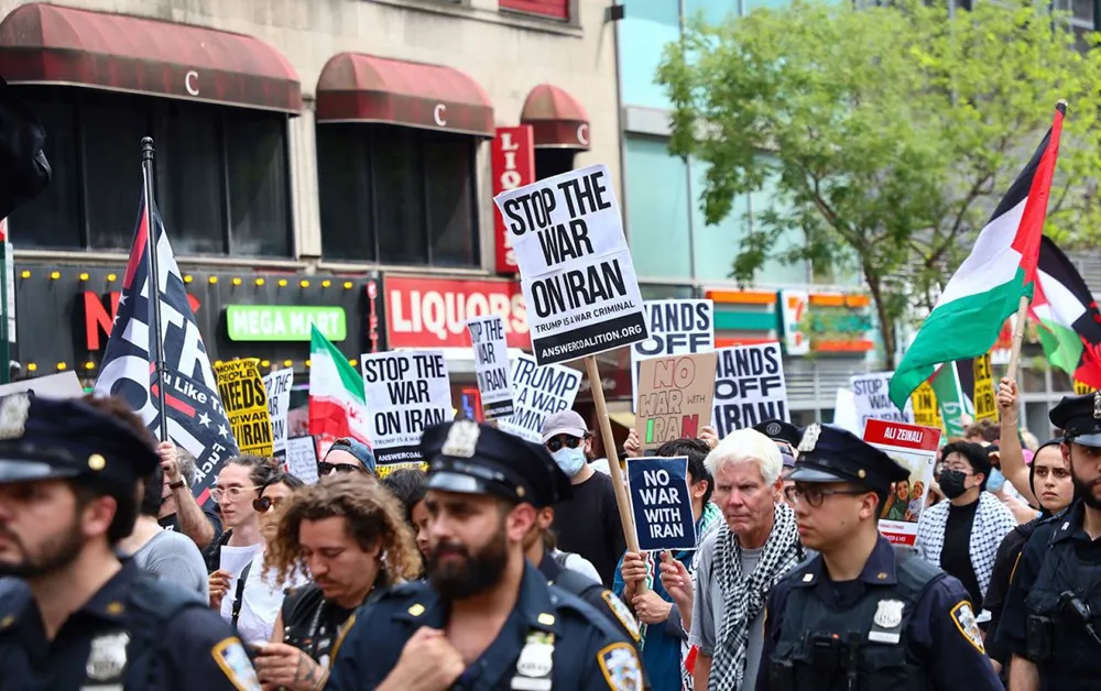 Protestas en EEUU por los ataques contra Irán (Foto: Sipa USA/AP/CNN en Español)