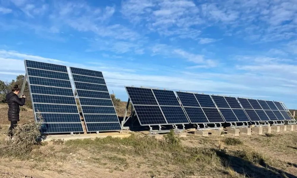 Paneles solares en Isla de los Pájaros