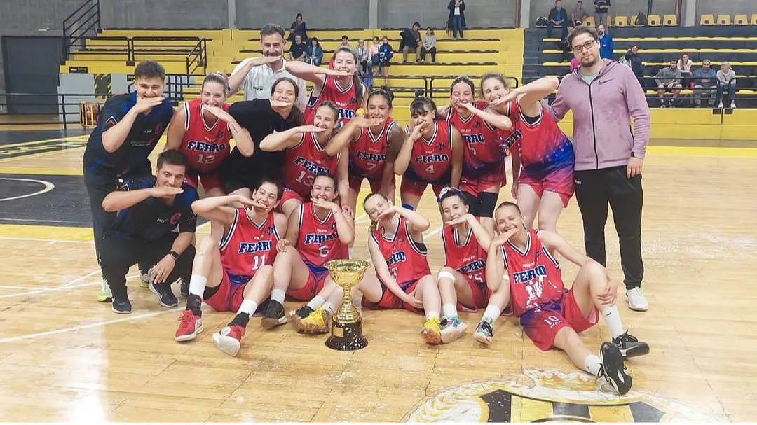 LAS CHICAS DE LA MAQUINITA GRITARON CAMPEÓN