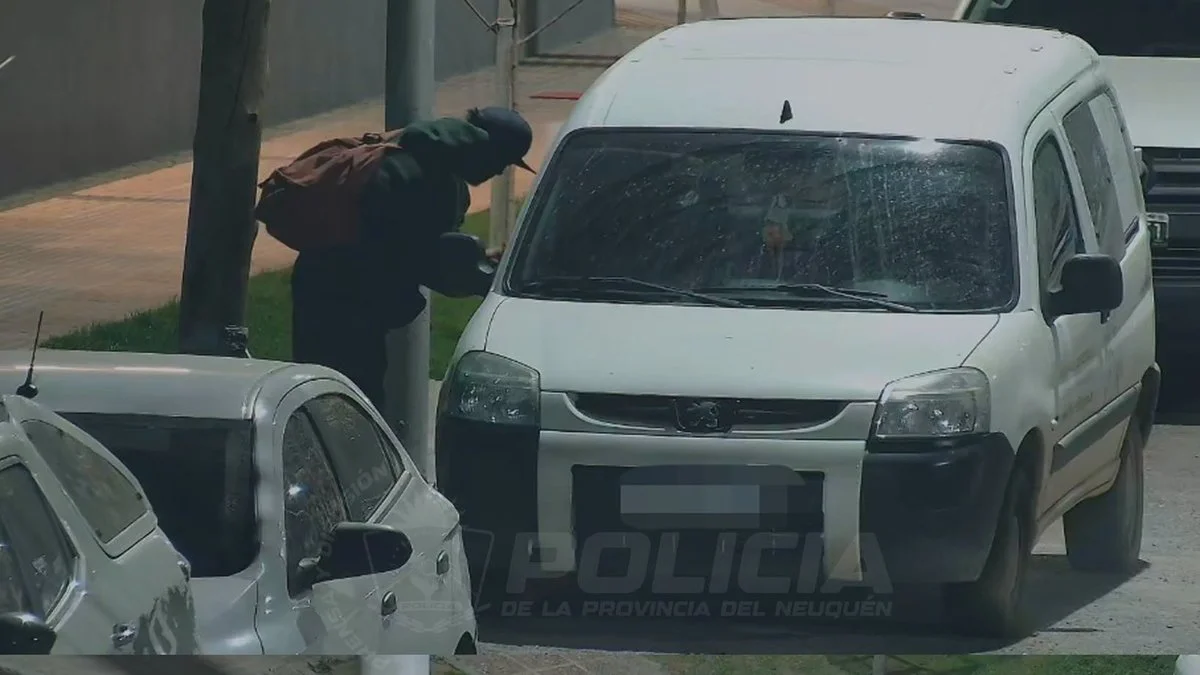 Detenido por forzar autos estacionados en la vía pública