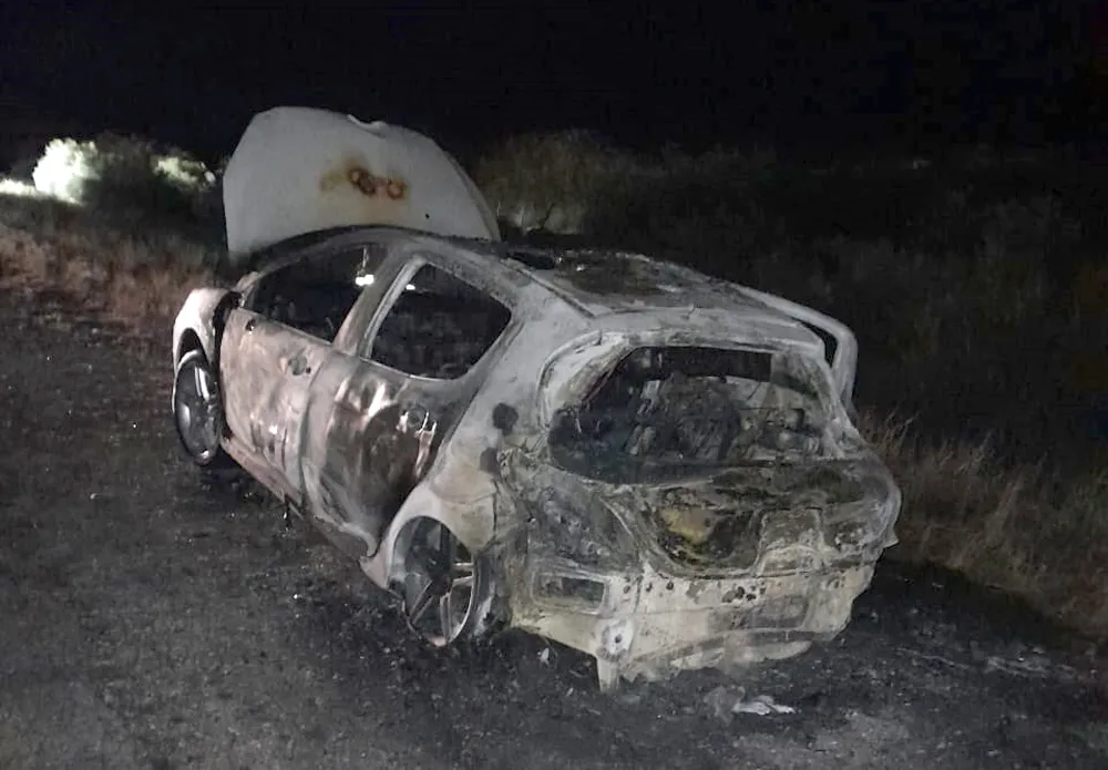 auto-robado-incendiado-2