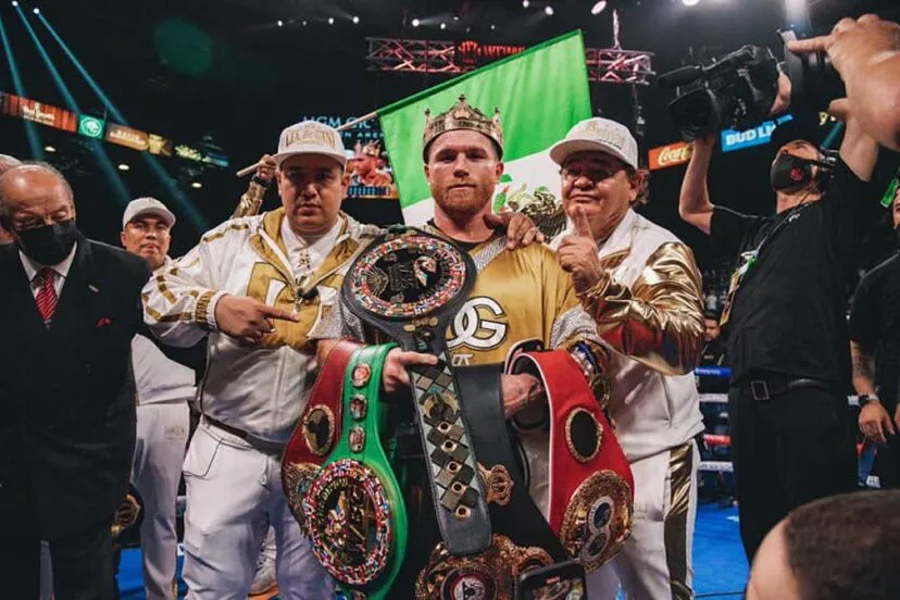 Retuvo los títulos AMB, CMB y OMB. Además, le arrebató el FIB al cubano.