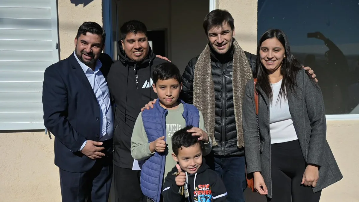 Entrega de viviendas en Río Mayo