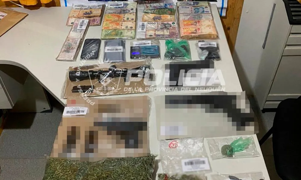 Secuestran drogas armas y dinero en Cutral Co