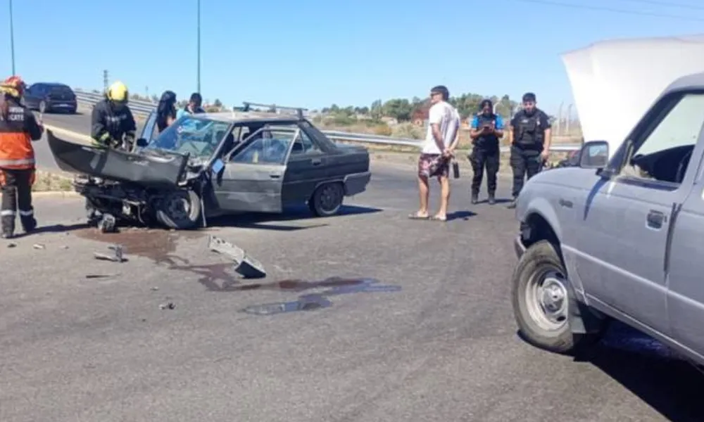 Choque entre una camioneta y un auto