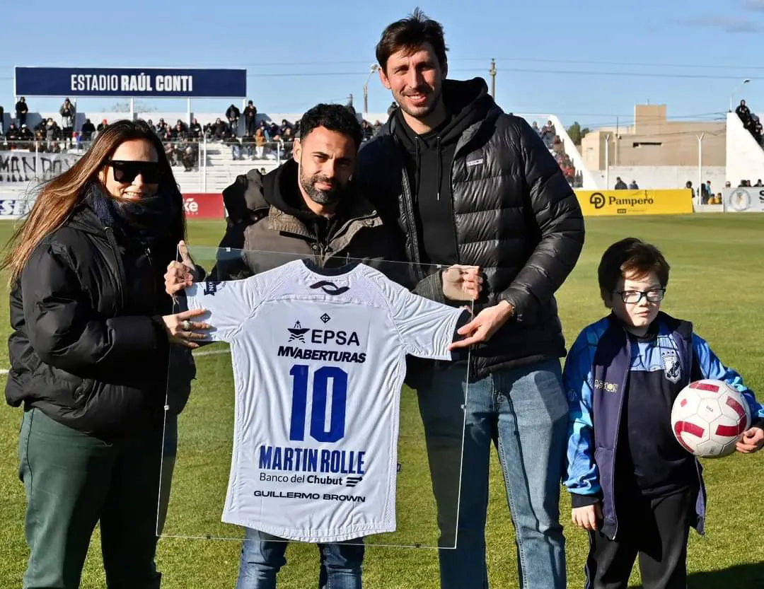 BROWN HOMENAJEÓ A MARTÍN ROLLE