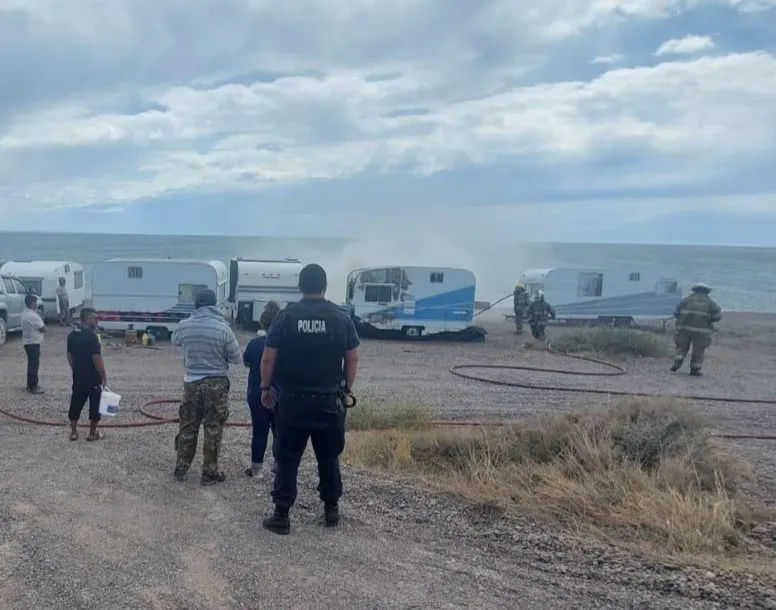 Bomberos y Policía trabajando en el siniestro