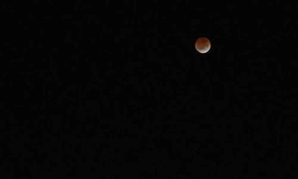 Luna roja en Madryn
