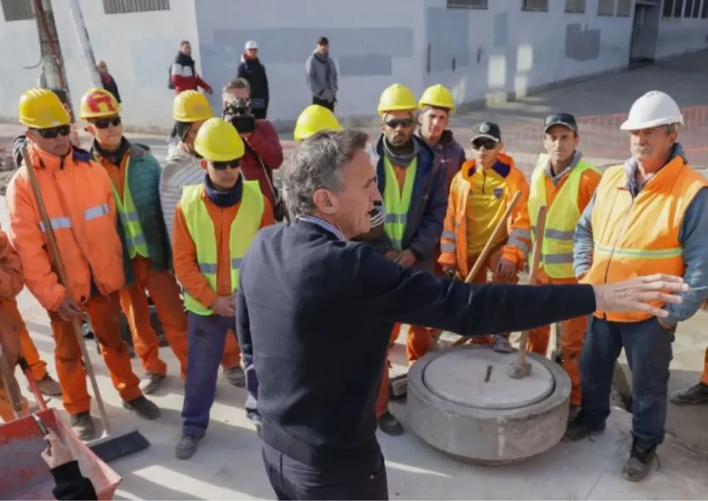 Katopodis explicando la necesidad del paro activo de la obra pública