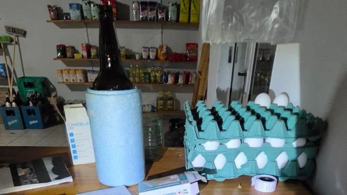 La Policía lo sorprendió dentro de un comercio mientras tomaba una cerveza y elegía qué robar.jpg