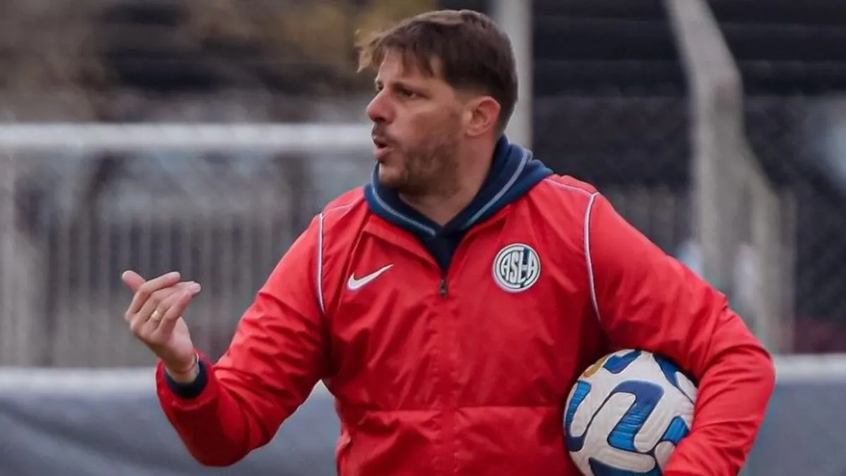 Damián Ayude asumirá como técnico del Ciclón tras la salida de Russo. El club apuesta por la casa en tiempos difíciles.