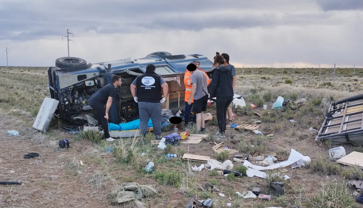 Vuelco-turistas-Garayalde-1-Policía