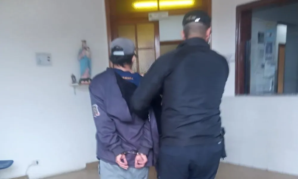 Detenido por comerciantes