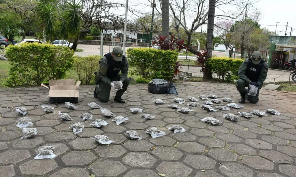 Secuestran marihuana y contrabando ocultos en encomiendas durante dos operativos