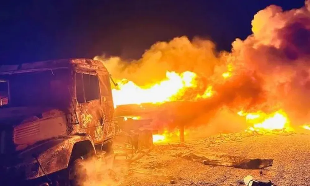 Camión incendiado